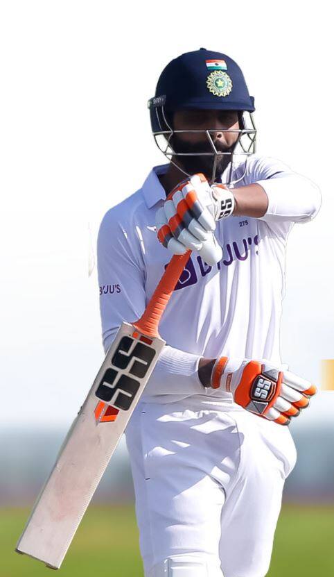 IND vs SL, 1st Test, Mohali: मोहालीत भारत आणि श्रीलंका यांच्यात पहिला कसोटी सामना सुरु आहे. आज सामन्याचा दुसरा दिवस सुरु आहे. सामन्याच्या दुसऱ्या दिवशी रविंद्र जडेजाने दमदार खेळी करत शतक पूर्ण केले आहे.