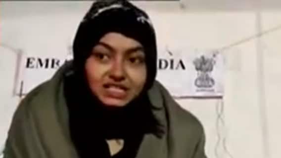 Ukraine Crisis: অতিকষ্টে পৌঁছেছেন রোমানিয়ায়, উদ্ধারের আবেদন কলকাতার ফারহানার।Bangla News