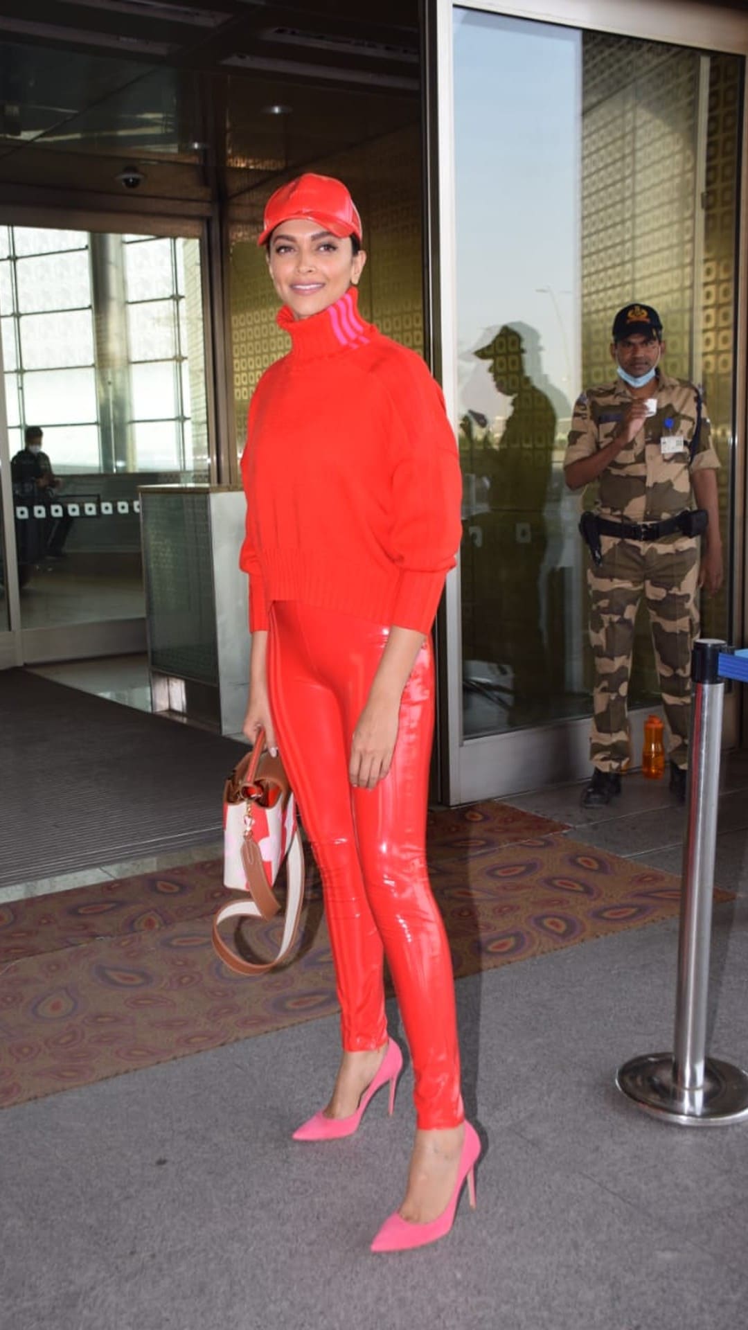 Deepika Made The Airport Look HOTTER - Rediff.com