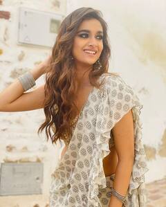 Keerthy Suresh pics: ‘கலாவதி’ பாடலின்போது கீர்த்தியின் ஹாட் போட்டோஷூட்..!