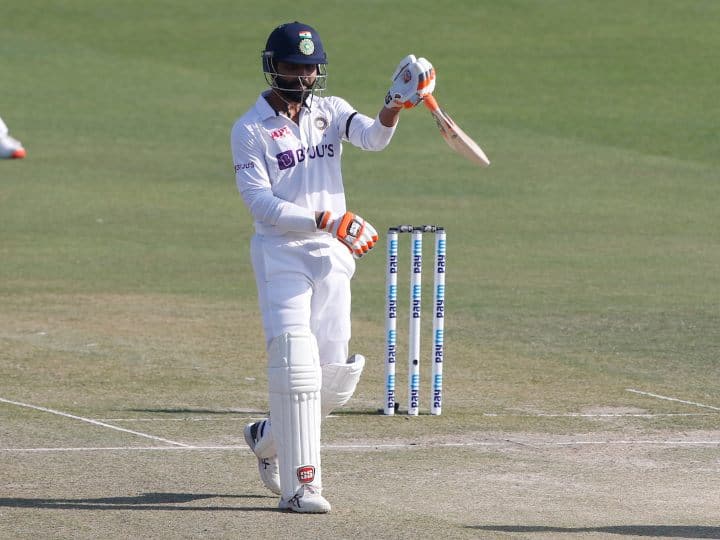 IND v SL 1st Test day 2 Ravindra Jadeja hits a century India 464/7 at IS Bindra Stadium Mohali Watch: 'रॉकस्टार' जडेजा ने जड़ा शतक, मैदान पर फिर से दिखा तलवारबाजी स्टाइल में जश्न