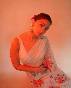 PHOTO: प्रियांका पासून दीपिकापर्यंत.. गंगूबाई या भूमिकेसाठी आलियाच्या आधी या अभिनेत्रींना चित्रपटाची ऑफर?