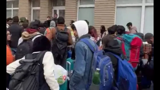 ਯੂਕਰੇਨ 'ਚ ਫਸੇ ਬੱਚਿਆਂ ਨੇ ਲਾਈ ਮਦਦ ਦੀ ਗੁਹਾਰ, ਖਾਣ ਪੀਣ ਦੀ ਹੋ ਰਹੀ ਹੈ ਦਿਕਤ