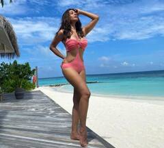 એક્ટ્રેસ સૌફી ચૌધરીનો બોલ્ડ બિકિની અંદાજ, જુઓ ગ્લેમરસ તસવીરો