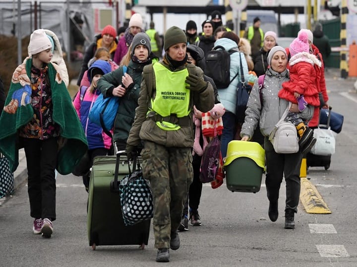 Russia Ukraine War More than 15 lakhs refugees flee Ukraine in past 10 days According to United Nations Know in detail Russia Ukraine War: युद्ध की वजह से अब तक यूक्रेन के 15 लाख लोगों ने छोड़ा अपना मुल्क, इन देशों में ली शरण