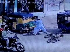 Indore News: साइकिल से कट लगने पर रिक्शा चालक ने वकील पर किया चाकू से ताबड़तोड़ हमला, कराया गया अस्पताल में भर्ती