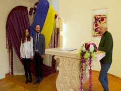 Russia Ukraine War : जगण्याच्या वाटेवर आशेचा किरण, युद्धाच्या वणव्यात बांधली लग्नगाठ