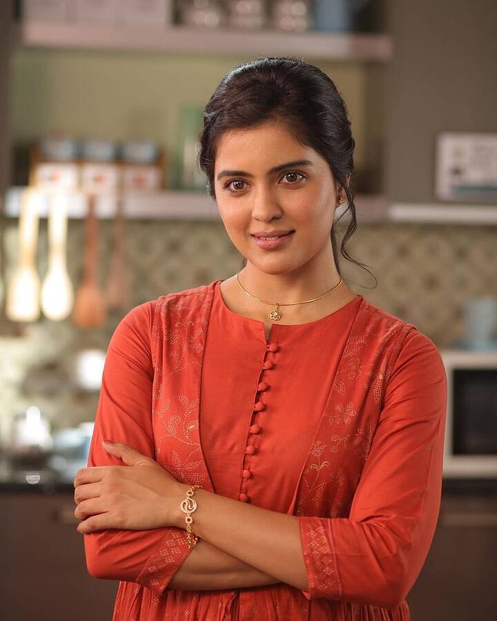 கர்நாடகாவின் பெங்களூரில் பிறந்து வளர்ந்தவர்