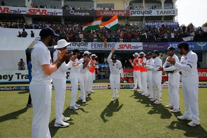 Team India gives Virat Kohli a Guard of Honour on his landmark 100th test VIDEO : विराटची शंभरावी कसोटी टीम इंडियाकडून आणखी खास, गार्ड ऑफ ऑनर देऊन सन्मान