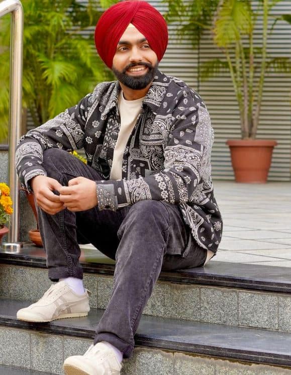 ਕੁਝ ਹਫ਼ਤੇ ਪਹਿਲਾਂ ਟੀਮ ਲੌਂਗ ਲਾਚੀ 2 ਨੇ ਪੋਸਟਰ ਜਾਰੀ ਕੀਤਾ ਅਤੇ ਪ੍ਰਸ਼ੰਸਕਾਂ ਨੂੰ ਇਸਦੇ ਪ੍ਰੀਮੀਅਰ ਬਾਰੇ ਸੰਕੇਤ ਦਿੱਤਾ। ਹੁਣ ਐਮੀ ਵਿਰਕ ਨੇ ਆਪਣੇ ਸੋਸ਼ਲ ਮੀਡੀਆ 'ਤੇ ਖੁਲਾਸਾ ਕੀਤਾ ਕਿ ਤਿੰਨੋਂ 19 ਅਗਸਤ 2022 ਨੂੰ ਦੁਬਾਰਾ ਜਾਦੂ ਕਰਨਗੇ।