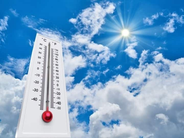 Delhi Temperature Touches 35.7 Degrees Celsius Relief at Day and the temperature increased at night Delhi Weather Update: दिल्ली के तापमान में हुआ बदलाव, दिन में गर्मी से राहत-रात में सितम