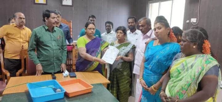 Trichy: AIADMK has captured Manapparai municipality for the first time in its 56-year history 56 ஆண்டுகால வரலாற்றில் முதன்முறையாக மணப்பாறை நகராட்சியை கைப்பற்றிய அதிமுக