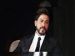 Video : हात जोडले अन् CISF जवानाला नमस्कार केला! शाहरुख खानच्या एअरपोर्ट स्वॅगने जिंकली चाहत्यांची मनं