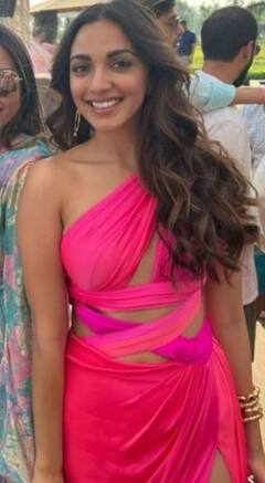 Kiara Advani ਨੇ ਥਾਈ ਹਾਈ ਸਲਿਟ ਗਾਊਨ 'ਚ ਢਾਹਿਆ ਕਹਿਰ, ਹੌਟਨੈੱਸ ਦੇਖ ਫੈਨਸ ਨੇ ਕੀਤੀ ਹਾਏ ਤੌਬਾ