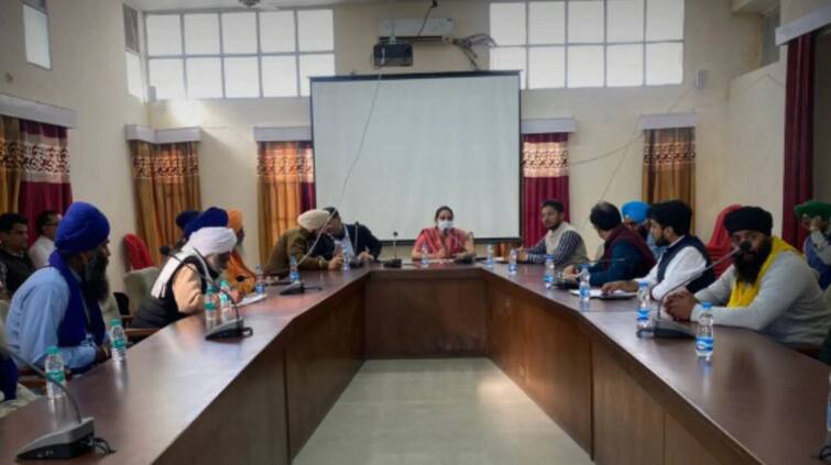 Deputy Commissioner Rupnagar Sonali Giri meets officials regarding Hola Mohalla ਹੋਲਾ ਮਹੱਲਾ ਨੂੰ ਲੈ ਕੇ ਡਿਪਟੀ ਕਮਿਸ਼ਨਰ ਰੂਪਨਗਰ ਸੋਨਾਲੀ ਗਿਰੀ ਵੱਲੋਂ ਅਧਿਕਾਰੀਆਂ ਨਾਲ ਮੀਟਿੰਗ 