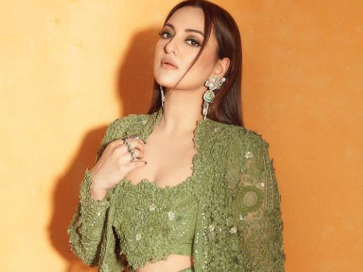Sonakshi Sinha Lands In Legal Trouble In 2019 Fraud Case, Non Bailable Warrant Issued Against Her- Report Sonakshi Sinha Lands In Legal Trouble In 2019 Fraud Case, Non Bailable Warrant Issued Against Her- Report