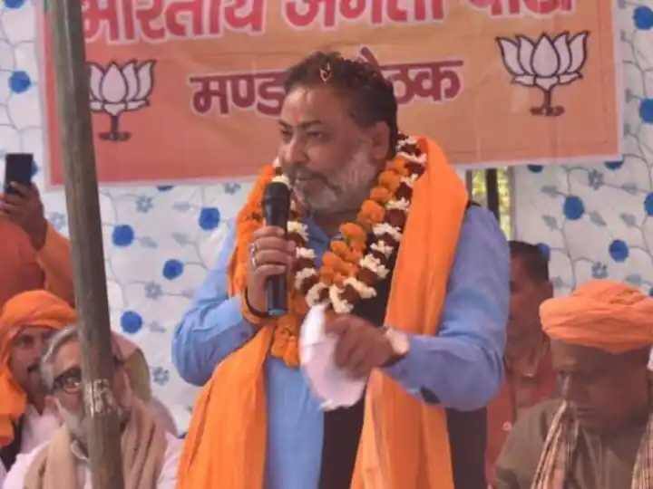 Ballia Uttar Pradesh station in charge wishing BJP leader Dayashankar Singh become cabinet minister UP Election 2022: थाना प्रभारी ने Dayashankar Singh को नतीजों से पहले दी मंत्री बनने की बधाई, हुआ यह एक्शन