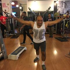 'तारक मेहता' के 'आत्माराम' रियल लाइफ में हैं बेहद स्टाइलिश, नेट वर्थ सुनकर उड़ जाएंगे होश!