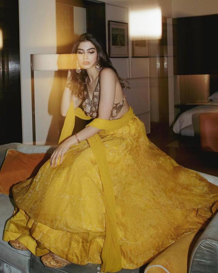आलिया भट्ट, अनन्या पांडे, कैटरीना कैफ, खुशी कपूर, अदिति राव हैदरी जैसी इन टॉप एक्ट्रेसेज ने भी इन लाइट वेट आउटफिट में अपना जलवा बिखेरा है.