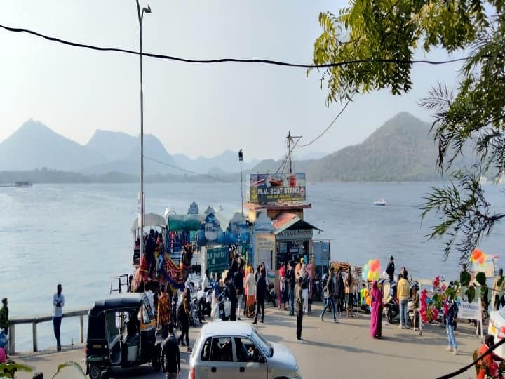 Rajasthan Lake City Udaipur was buzzing with tourists after Corona restrictions removed ann कोरोना से जुड़ी पाबंदियां हटने के बाद पर्यटकों से गुलजार हुई राजस्थान की लेक सिटी Udaipur, जानें क्या कहते हैं आंकड़े 