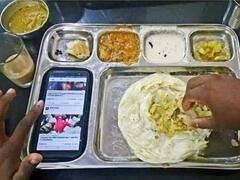 Viral Photo: న్యూజనరేషన్ ప్లేట్, తినే కంచంలో ఫోనుకీ స్థానం