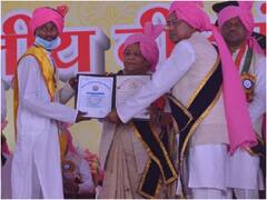 Chhattisgarh News: 'नक्सलगढ़' के छात्र की रंग लाई मेहनत,प्रोफेसर ने भरी फीस, गुरु दक्षिणा में दिया गोल्ड मेडल