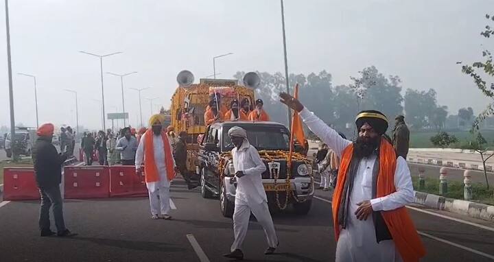 ਇਹ ਪੰਜਾਬ ਦੇ ਵੱਖ-ਵੱਖ ਜ਼ਿਲ੍ਹਿਆਂ ਵਿੱਚੋਂ ਬਣੇ ਰੂਟ ਮੁਤਾਬਕ ਡੇਰਾ ਬਾਬਾ ਨਾਨਕ ਹੋ ਕੇ ਗੁਰਦੁਆਰਾ ਕਰਤਾਰਪੁਰ ਸਾਹਿਬ ਪਾਕਿਸਤਾਨ ਵਿਖੇ ਅੱਜ ਮਹਾਨ ਨਗਰ ਕੀਰਤਨ ਦੀ ਸੰਪੂਰਨਤਾ ਹੋਵੇਗੀ।