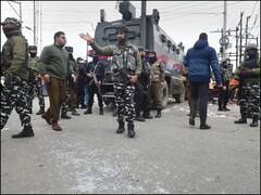 Jammu Kashmir: श्रीनगर में आतंकियों ने ग्रेनेड से किया अटैक, एक शख्स की मौत, पुलिसकर्मी समेत 24 लोग घायल