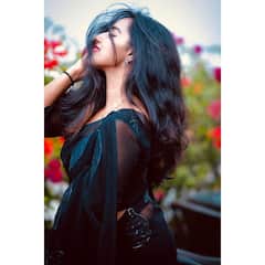 Malavika Menon clicks: ப்ளாக் புடவையில் கிரங்கடிக்கும் மாளவிகா மேனன் பிகஸ்