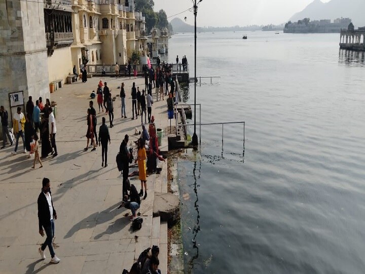 कोरोना से जुड़ी पाबंदियां हटने के बाद पर्यटकों से गुलजार हुई राजस्थान की लेक सिटी Udaipur, जानें क्या कहते हैं आंकड़े 