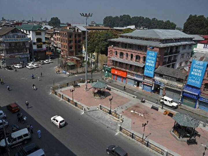 Srinagar: Several Injured Including Police Personnel In Grenade Attack In Amira Kadal Market Srinagar: Several Injured Including Police Personnel In Grenade Attack In Amira Kadal Market