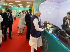 टिकट खरीदकर PM मोदी ने किया पुणे मेट्रो का सफर, रास्ते में स्कूली बच्चों से की बातें, देखें तस्वीरें