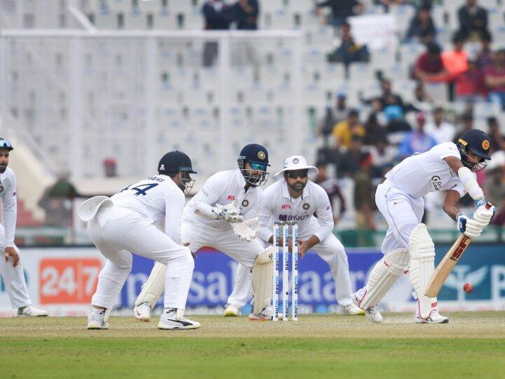 भारत सीरीज में 1-0 से आगे है और बेंगलुरू में 12 मार्च से शुरू हो रहे गुलाबी गेंद के टेस्ट में जीत दर्ज करके पूरे 24 अंक लेना चाहेगा. यह 60 साल बाद हुआ है जब किसी भारतीय क्रिकेटर ने पारी में 150 रन बनाने के साथ पांच विकेट भी लिये.इससे पहले 1952 में वीनू मांकड़ ने लॉडर्स पर इंग्लैंड के खिलाफ और पॉली उमरीगर ने दिल्ली में वेस्टइंडीज के खिलाफ यह कारनामा किया था.