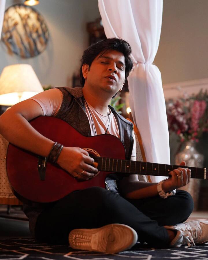 ‘আশিকি ২’ ছবিতে ‘শুন রাহা হ্যায় না তু’ গানটি অঙ্কিতের খ্যাতি বহুগুণ বাড়িয়ে দেয়। ছবি সৌজন্যে https://www.instagram.com/ankittiwari/