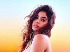 Janhvi Kapoor: అందంలో అమ్మను మించిపోతున్న జాన్వి, హాట్ షో చూశారా