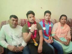 Ukraine Russia War: यूक्रेन से लौटा बेटा तो भर आईं माता-पिता की आंखें, आरती से हुआ स्वागत तो PM और तिरंगे के लिए कही ये बात