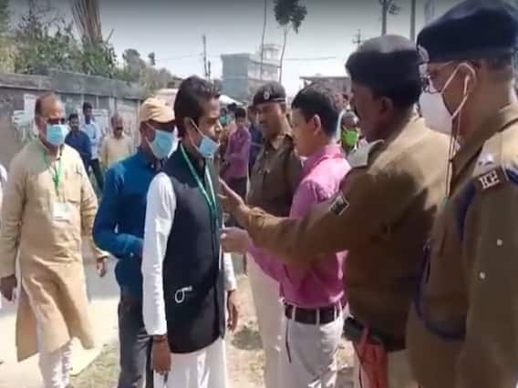 Samaj Sudhar Abhiyan: काले कपड़े वालों को CM नीतीश की सभा में नहीं मिली एंट्री, JDU नेता को भी उतारनी पड़ी बंडी Samaj Sudhar Abhiyan: काले कपड़े वालों को CM नीतीश की सभा में नहीं मिली एंट्री, JDU नेता को भी उतारनी पड़ी बंडी