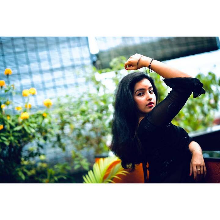 வெண்ணிலா வெளிச்சம் கிண்ணத்தை உடைத்தால் உயிரை உடைப்பாள் ஒருத்தி