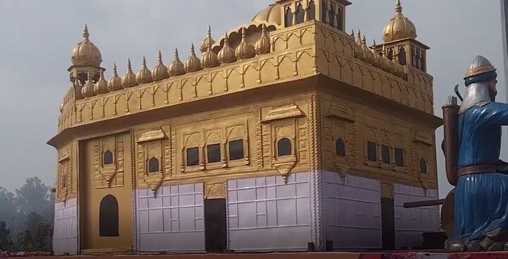 ਗੁਰਦੁਆਰਾ ਸ੍ਰੀ ਦਰਬਾਰ ਸਾਹਿਬ ਸ੍ਰੀ ਅੰਮ੍ਰਿਤਸਰ, ਗੁਰਦੁਆਰਾ ਸ੍ਰੀ ਕਰਤਾਰਪੁਰ ਸਾਹਿਬ (ਪਾਕਿਸਤਾਨ), ਗੁਰਦੁਆਰਾ ਸ੍ਰੀ ਨਨਕਾਣਾ ਸਾਹਿਬ ਦੇ ਮਾਡਲ ਨਗਰ ਕੀਰਤਨ ਦੀ ਸ਼ੋਭਾ ਵਧਾ ਰਹੇ ਸਨ