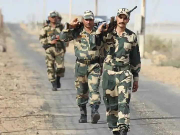 Punjab BSF Firing: बीएसएफ सेंटर में कांस्टेबल ने चलाई गोली, पांच जवानों की हुई मौत Amritsar BSF Firing Constable fire at BSF center, five BSF jawans killed in Punjab Punjab BSF Firing: बीएसएफ सेंटर में कांस्टेबल ने चलाई गोली, पांच जवानों की हुई मौत