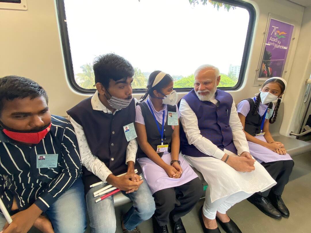PM Modi inaugurates Pune Metro Pune Metro Inauguration: પીએમ મોદીએ પુણે મેટ્રોનું કર્યું ઉદ્ઘાટન, મેટ્રોમાં વિદ્યાર્થીઓ સાથે કરી વાતચીત