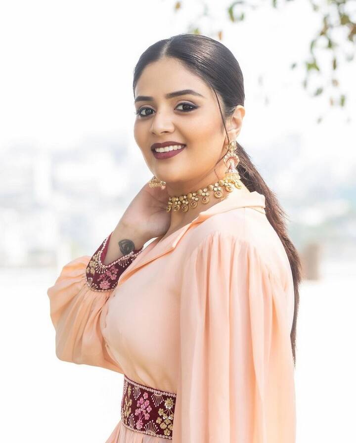 శ్రీముఖి హాట్ ఫోటోలు (Photo Courtesy: Sreemukhi Instagram)