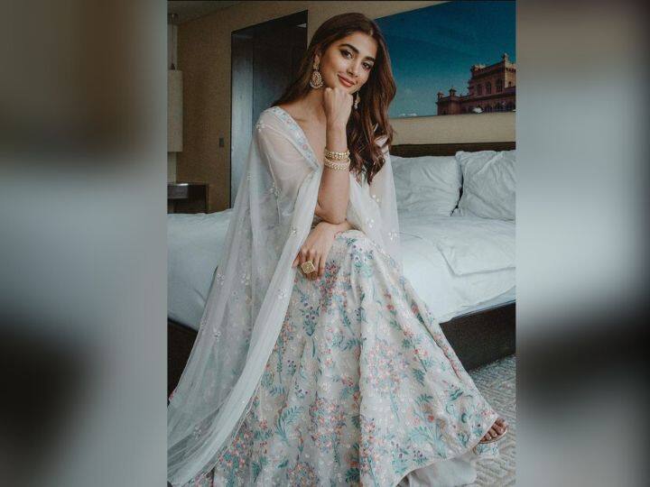 वेस्टर्नसह ट्रे़डिशनल ड्रेसेसमध्येही ती फोटो पोस्ट करते.