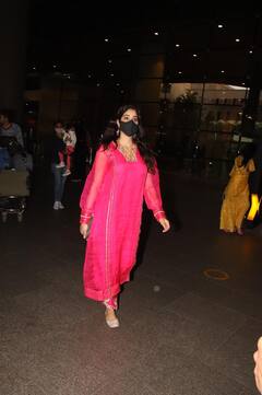 गुलाबी कुर्ती, खुले बाल, कानों में झुमके, मस्तानी चाल...जाह्नवी कपूर ने लूट लिया फैंस का दिल