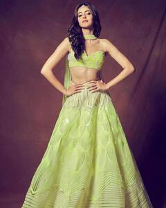 इस समर हेवी लहंगा छोड़ लाइट वेट स्टाइल करें कैरी, कैटरीना के साथ इन एक्ट्रेस से लें इंस्पिरेशन