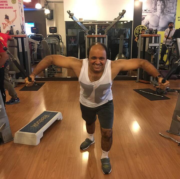 मंदार ने इंजीनियरिंग की हुई है. इतना ही नहीं, शो में काम करने से पहले उन्होंने 1997 से लेकर 2000 तक बतौर इंजीनियर दुबई में काम भी किया है।