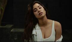 25 ਸਾਲ ਦੀ ਹੋਈ ਜਾਹਨਵੀ ਕਪੂਰ, ਫਿਲਮ ਲਈ ਲੈਂਦੀ ਹੈ ਇੰਨੇ ਕਰੋੜ, ਛੋਟੀ ਜਿਹੀ ਉਮਰ 'ਚ ਕਰੋੜਾਂ ਦੀ ਮਾਲਕ