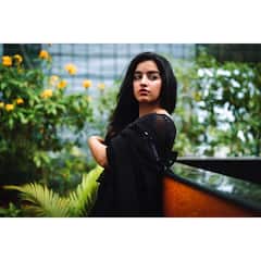 Malavika Menon clicks: ப்ளாக் புடவையில் கிரங்கடிக்கும் மாளவிகா மேனன் பிகஸ்