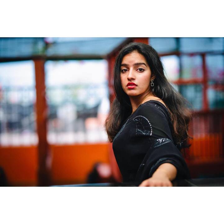 விரல் தொடும் தூரத்திலே வெண்ணிலவு கண்டுகொண்டேன்