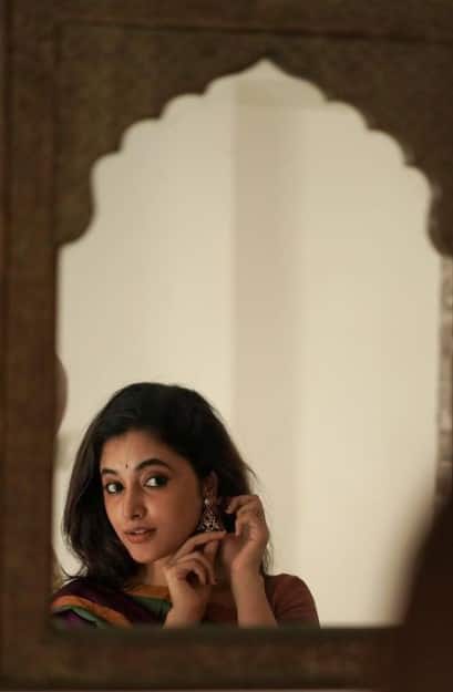 ஏழை காதல் வாழுமோ இருளும் ஒளியும் சேருமோ